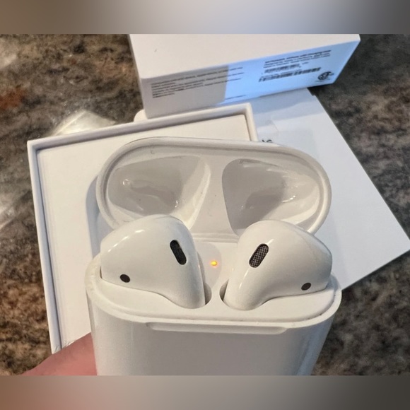 AirPods Gen 2 - Picture 5 of 6